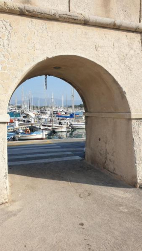 Superbement rénové studio duplex Vieil Antibes